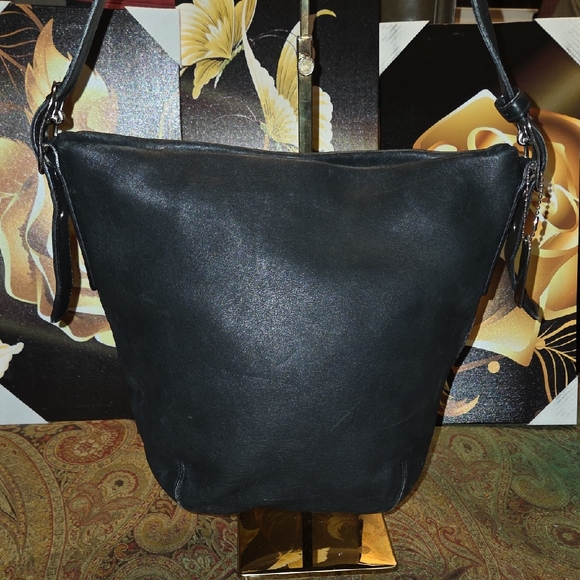 Coach Handbags - Coach Vintage Soho Legacy 9186 2001 Black Leather Bucket Bag $390 Retail GUC